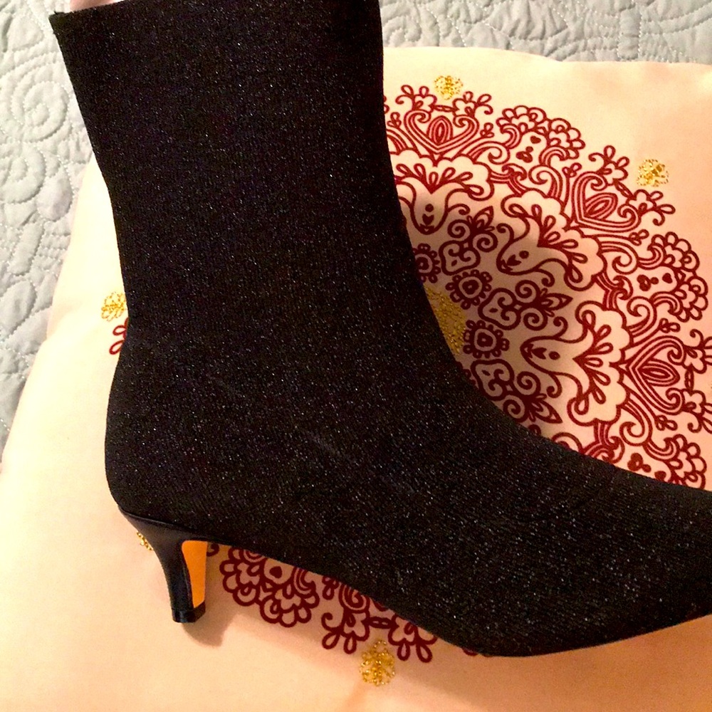 New Comfortview black fabric short bootie. Size 9W